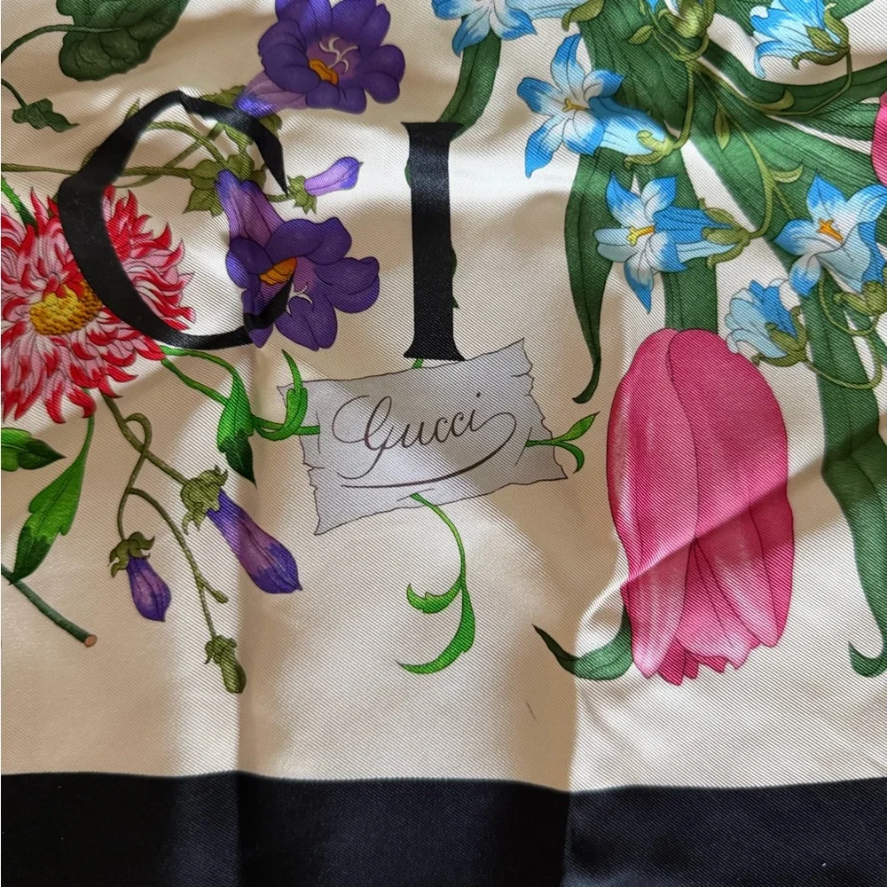 Gucci X Disney Black Flora Silk Scarf - Picture 4 of 11